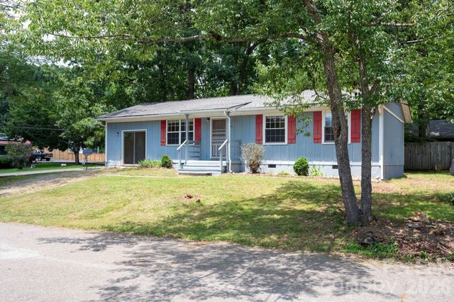 400 Hiawassee Avenue, Black Mountain, NC 28711