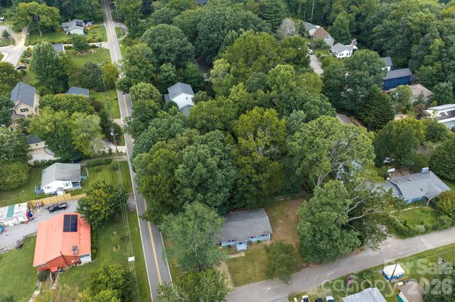 400 Hiawassee Avenue, Black Mountain, NC 28711