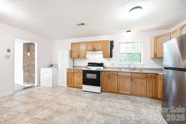 400 Hiawassee Avenue, Black Mountain, NC 28711