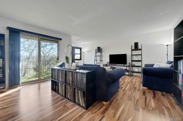 55 Fieldstone Drive 37, Hartsdale, NY 10530