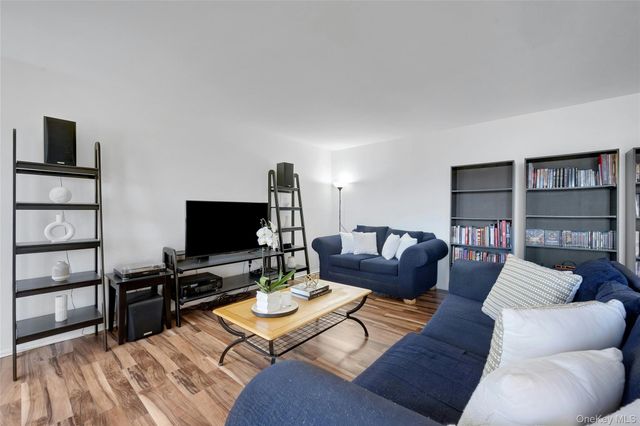 55 Fieldstone Drive 37, Hartsdale, NY 10530