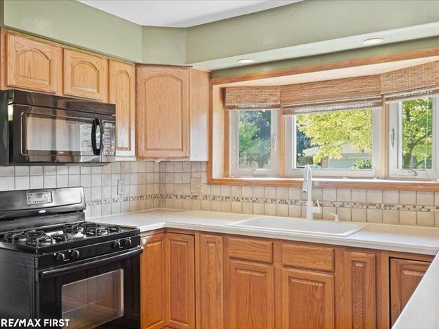 39543 Edgemont Drive, Sterling Heights, MI 48310