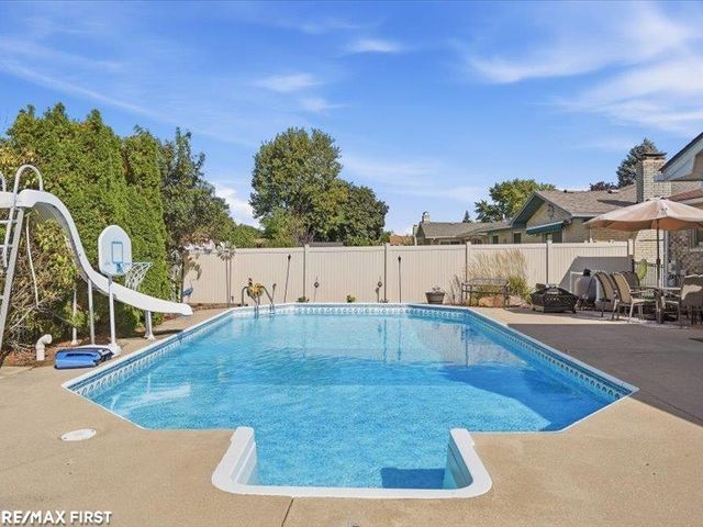 39543 Edgemont Drive, Sterling Heights, MI 48310