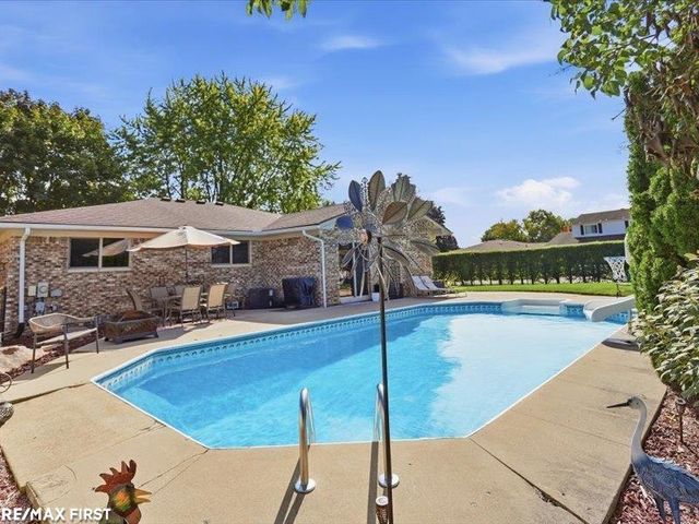 39543 Edgemont Drive, Sterling Heights, MI 48310