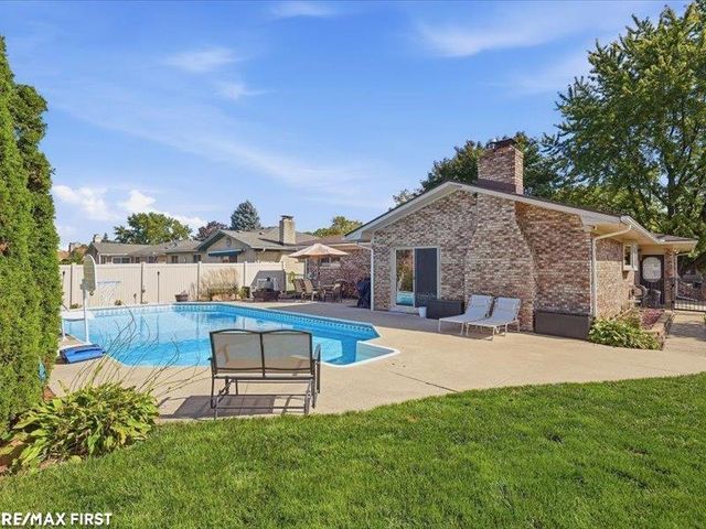 39543 Edgemont Drive, Sterling Heights, MI 48310