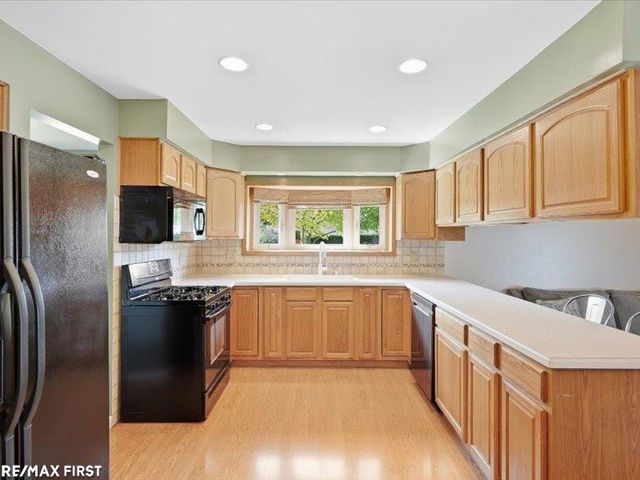 39543 Edgemont Drive, Sterling Heights, MI 48310