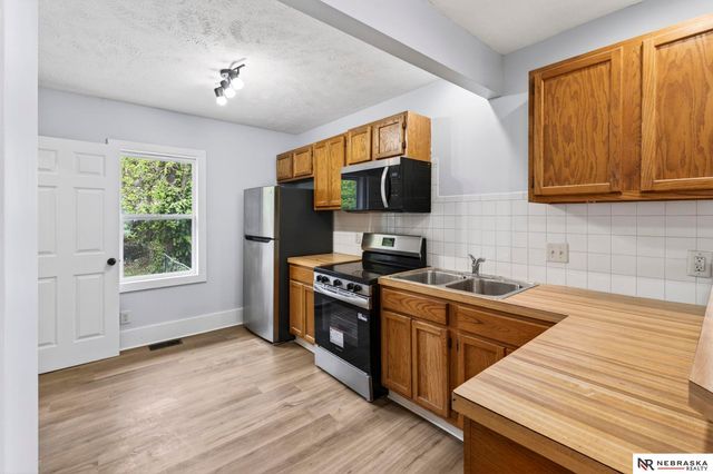 4115 Maple Street, Omaha, NE 68111