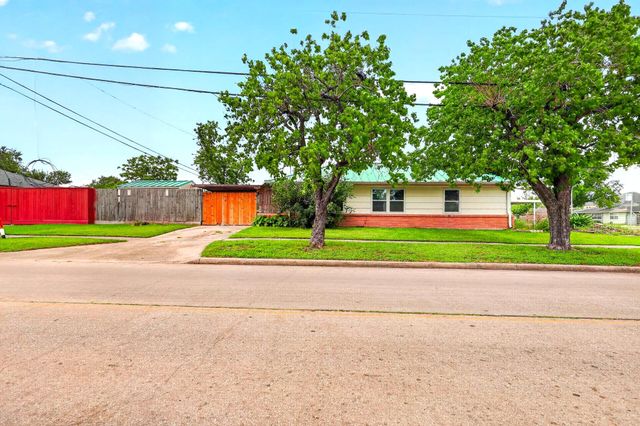 8001 Hammerly Boulevard, Houston, TX 77055