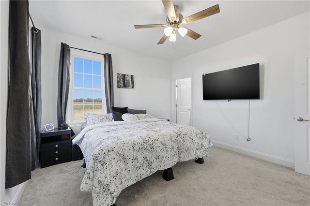 127 River Front DR, Hertford, NC 27944