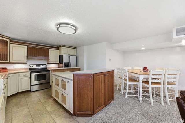 2342 E CHARROS RD, Sandy, UT 84092
