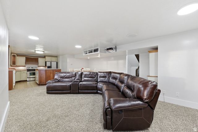 2342 E CHARROS RD, Sandy, UT 84092