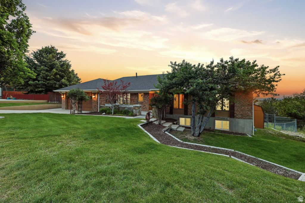 2342 E CHARROS RD, Sandy, UT 84092