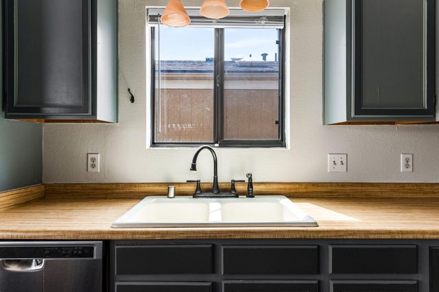 332 Sundt Court NE, Rio Rancho, NM 87124