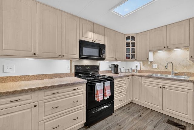 705 FALCON DRIVE, Tavares, FL 32778