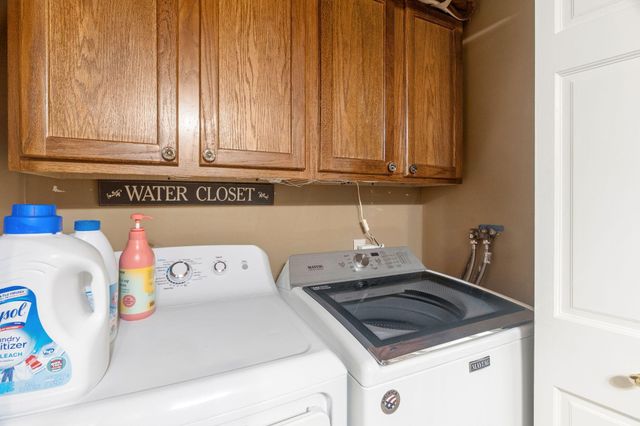 2445 Londin Lane E 202, Maplewood, MN 55119