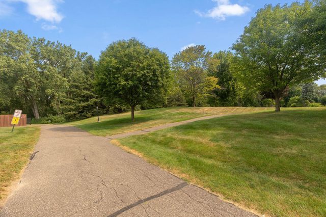 2445 Londin Lane E 202, Maplewood, MN 55119