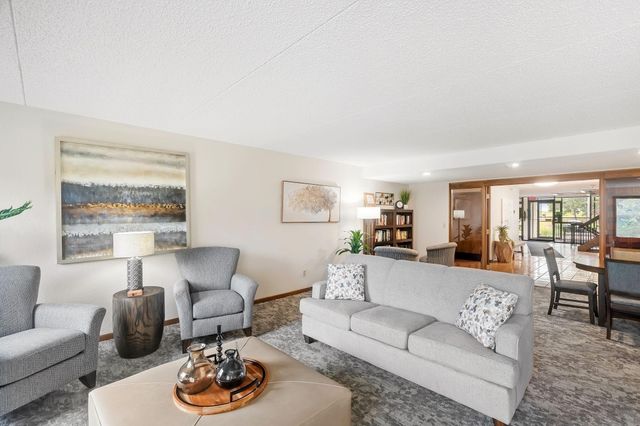 2445 Londin Lane E 202, Maplewood, MN 55119