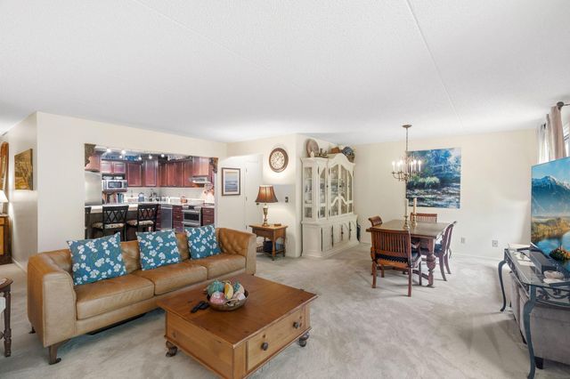 2445 Londin Lane E 202, Maplewood, MN 55119