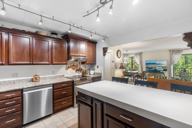 2445 Londin Lane E 202, Maplewood, MN 55119