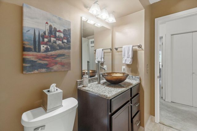 2445 Londin Lane E 202, Maplewood, MN 55119