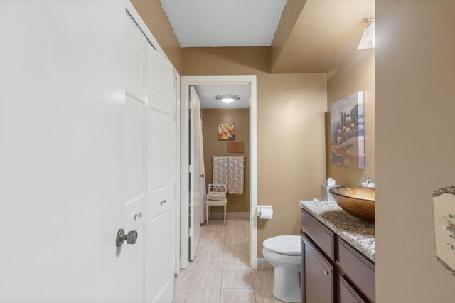 2445 Londin Lane E 202, Maplewood, MN 55119