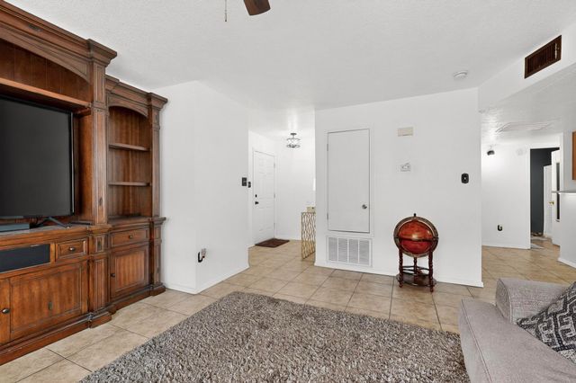 832 Mesa Viejo Street SW, Albuquerque, NM 87121