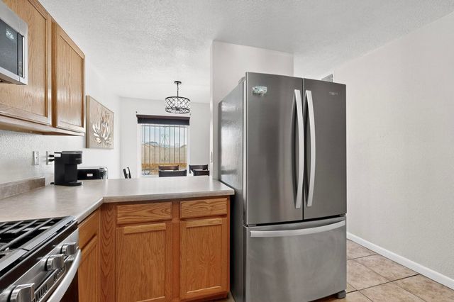 832 Mesa Viejo Street SW, Albuquerque, NM 87121