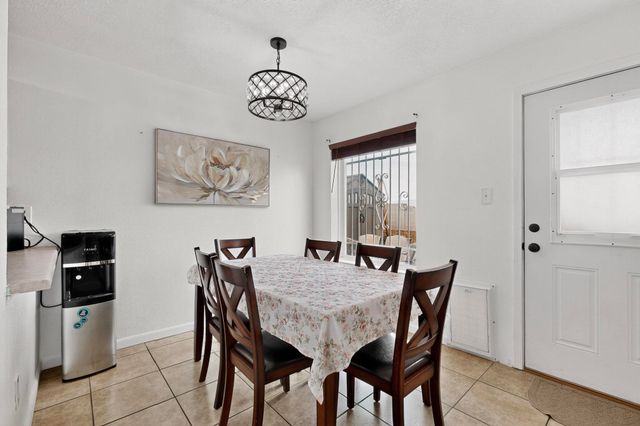 832 Mesa Viejo Street SW, Albuquerque, NM 87121