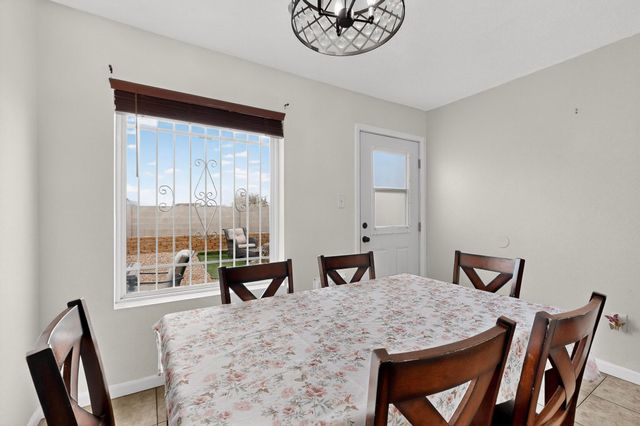 832 Mesa Viejo Street SW, Albuquerque, NM 87121