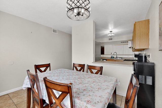 832 Mesa Viejo Street SW, Albuquerque, NM 87121