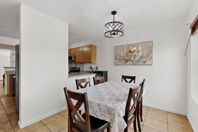 832 Mesa Viejo Street SW, Albuquerque, NM 87121