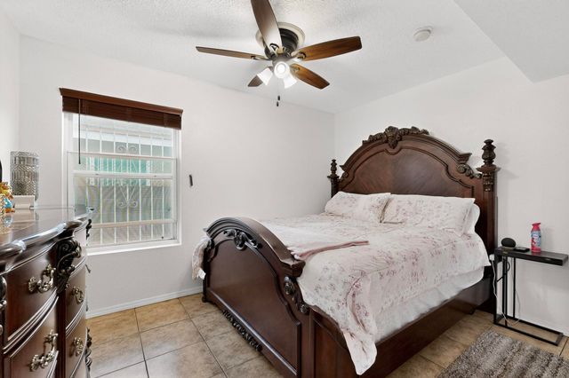 832 Mesa Viejo Street SW, Albuquerque, NM 87121