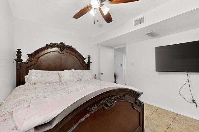 832 Mesa Viejo Street SW, Albuquerque, NM 87121