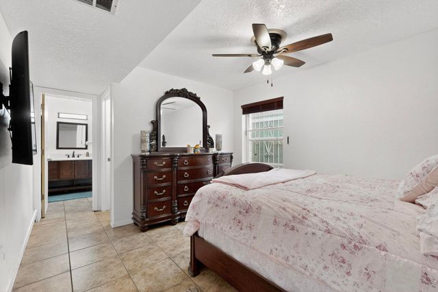 832 Mesa Viejo Street SW, Albuquerque, NM 87121