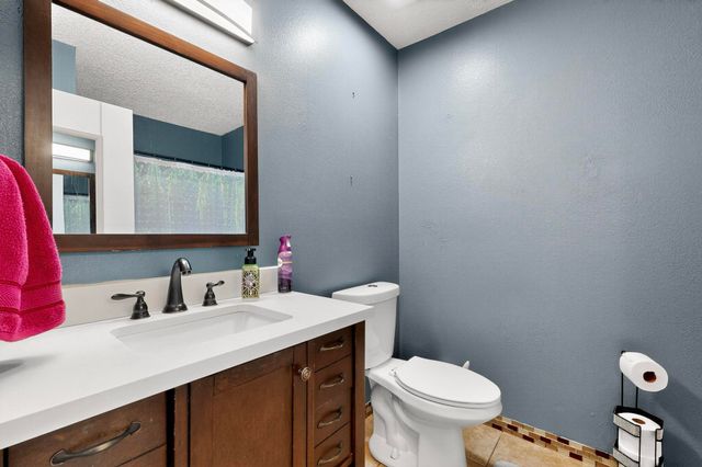 832 Mesa Viejo Street SW, Albuquerque, NM 87121