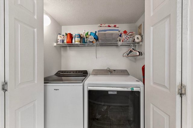 832 Mesa Viejo Street SW, Albuquerque, NM 87121