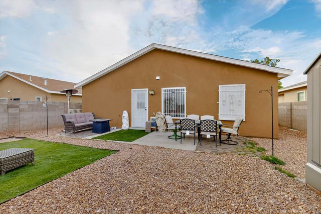 832 Mesa Viejo Street SW, Albuquerque, NM 87121