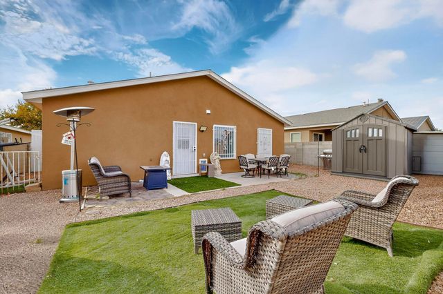 832 Mesa Viejo Street SW, Albuquerque, NM 87121