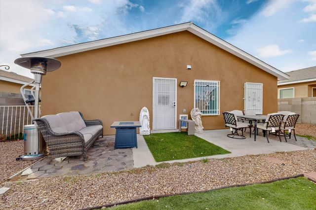 832 Mesa Viejo Street SW, Albuquerque, NM 87121
