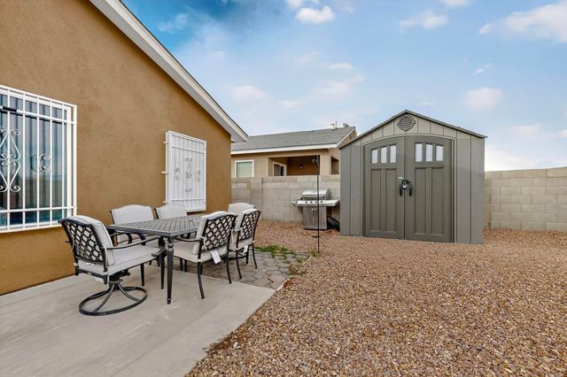 832 Mesa Viejo Street SW, Albuquerque, NM 87121