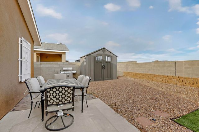 832 Mesa Viejo Street SW, Albuquerque, NM 87121