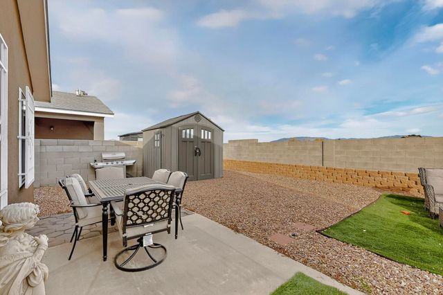 832 Mesa Viejo Street SW, Albuquerque, NM 87121