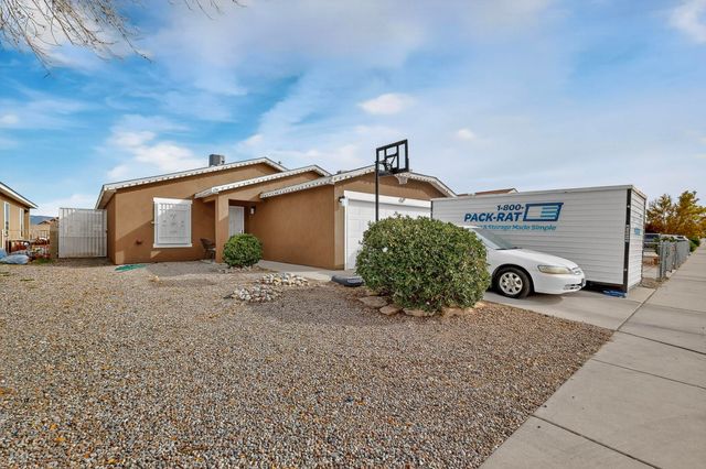 832 Mesa Viejo Street SW, Albuquerque, NM 87121