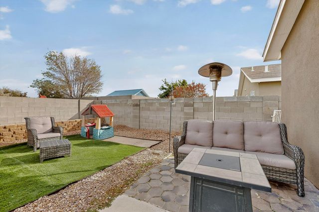 832 Mesa Viejo Street SW, Albuquerque, NM 87121