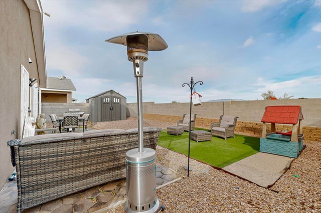 832 Mesa Viejo Street SW, Albuquerque, NM 87121