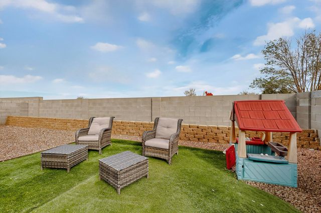 832 Mesa Viejo Street SW, Albuquerque, NM 87121