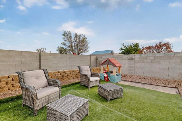 832 Mesa Viejo Street SW, Albuquerque, NM 87121