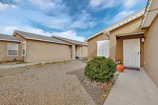 832 Mesa Viejo Street SW, Albuquerque, NM 87121