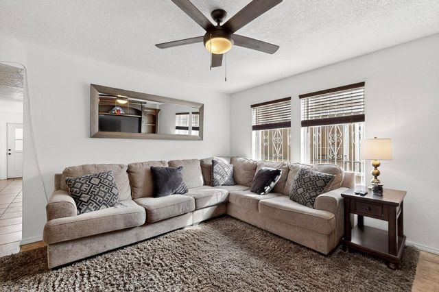 832 Mesa Viejo Street SW, Albuquerque, NM 87121