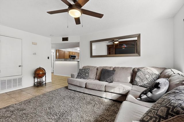 832 Mesa Viejo Street SW, Albuquerque, NM 87121